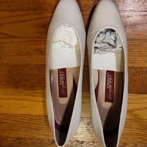 Easy Spirit Women's Size 7 1/2 shoes
